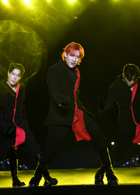 [포토]서울가요대상 MC에 이어 공연 펼치는 뱀뱀