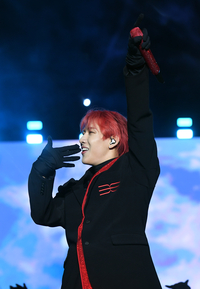 [포토]뱀뱀, 서울가요대상 MC에 공연까지!