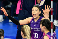 ‘김연경 끝내기 득점포’ 흥국생명, IBK 잡고 선두 추격…현대캐피탈은 KB손보 꺾고 ‘4연승’