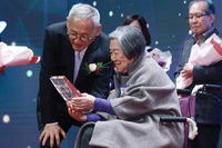 양희은·양희경 자매, 4일 모친상