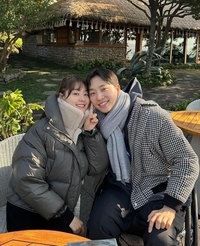 박위♥송지은, 얼굴 맞대고 커플샷..눈에서 꿀이 뚝뚝