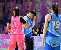 [포토]‘아....박지현이네’ 위성우 감독