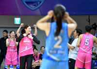 [포토]‘언니찬스라네요!’ 김정은 감독