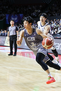 허웅 3점포 3방에 18점, KCC 소노 꺾고 3연패 탈출[SS현장]