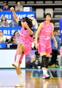 [포토]올스타 최다득표 박지현, 득점하며 자축