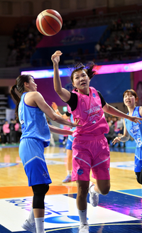 [포토]‘흐르는 볼에 집중’ 박지현