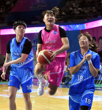 [포토]‘두명 뚫고 레이업슛’ 박지현