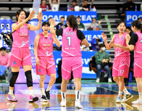 [포토]득점 박지현, 축하하는 박지수