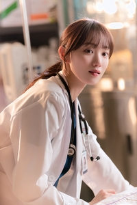 [공식] 이성경, 단국대병원에 1억 기부 “‘낭만닥터 김사부’ 출연 계기”