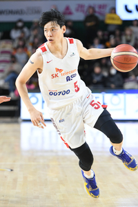 김선형 발목 부상 최소 한달 이탈, 12연승 상승세 SK에 닥친 악재 [SS현장]