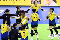 [포토]풀세트 접전 끝에 GS칼텍스에 승리하는 현대건설