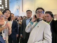 지드래곤, CES에서도 빛나는 패션리더…새 헤어스타일도 눈길