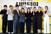 [포토] 파이팅 외치는 ‘시민덕희’ 감독과 출연진들