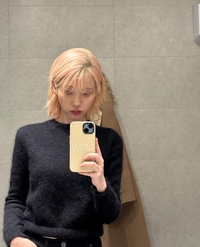 아이유 “우리 깔맞춤…?” 5년만에 금발로 변신→누리꾼들 깜짝