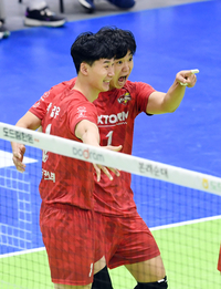 [포토]한국전력 박철우-서재덕, 득점이야!