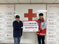 KCC 허웅, 부산지역 취약계층 위해 라면 250박스 기부