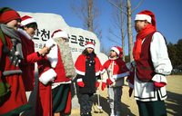 [포토]핀란드 로바니에미시의 리얼 산타와 요정 엘프, 화천 산천어 파크골프장에 왔다!