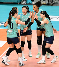 4세트 ‘뒤집기’로 대역전승…GS칼텍스, IBK기업은행 꺾고 2연패 탈출+3위 지키기