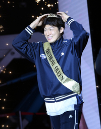 [포토] 이정현 ‘왕관 쓰고 입장’