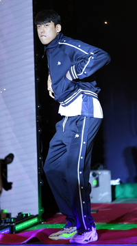 [포토] 최준용 ‘섹시 댄스로 입장’