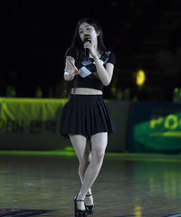 [포토] 코트 달구는 권은비