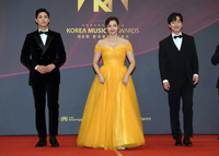 [포토]한국뮤지컬어워즈 레드카펫 밟는 박보검-나하나-안지환