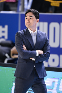 삼성생명 또 잡은 신한은행 구나단 감독 “키아나, 배혜윤 수비 잘 됐다” [SS리뷰]