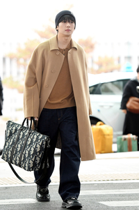 [포토] 정해인 ‘횡단보도를 런웨이로’