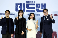 [포토] 하준원 감독-이수경- 김희애,-조진웅, ‘데드맨’ 파이팅!
