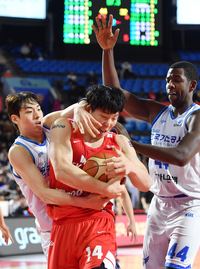 [포토]‘내 얼굴에 손대지마!’