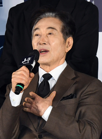 “백윤식 합의서 위조” 전 연인, 무고 혐의로 재판행