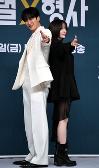 [포토] 안보현, 박지현 ‘백과흑, 바둑 패션’