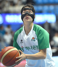 [포토] 마스크 착용한 하나원큐 신지현