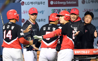 [오피셜] KIA 연봉계약 완료…박찬호 3억, 김도영·최지민 억대 연봉 합류