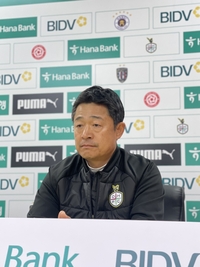 몸으로 부딪힌 베트남 팀 만만치 않았다, 이민성 감독 “동남아 축구 발전, 우리 선수들 자극 받았을 것”[SS하노이]