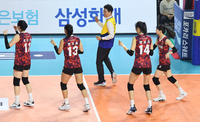 [포토]강성형 감독, 신나는 춤사위