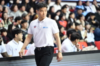 ‘32점 앞서는데 작전시간’ 조동현 감독 “안이한 플레이 나와…김효범 대행에 사과했다” [SS승장]