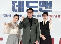 [포토]김희애-조진웅-이수경, ‘데드맨’ 파이팅!