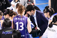 셧아웃 패배로 5라운드 출발, 김종민 감독 “코트 안에서 집중력이 많이 떨어진 모습”[현장인터뷰]