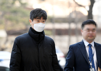 [포토] 법원 출석하는 김종국 전 감독 ‘굳은 표정으로’