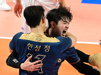 기나긴 연패 탈출 이끈 에이스 김지한 27득점 폭발…우리카드, 삼성화재 잡고 5R 첫 경기 승리[현장리뷰]