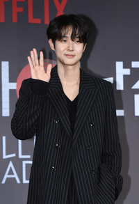 [포토]손인사 건네는 최우식