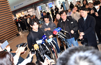 [포토]‘사인 기다리는 팬들’ 이정후 출국