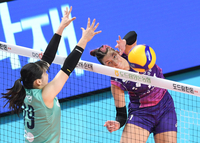 [포토]유서연의 블로킹 뚫는 윌로우(GS칼텍스-흥국생명)