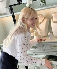 전소미, 명품으로 완성한 ‘영앤 리치앤 프리티’...“starting my day with prada”