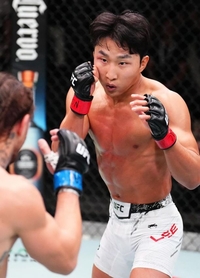 ‘코리안 타이거’ 이정영, UFC 데뷔전 만장일치 판정승.. 8연승 질주