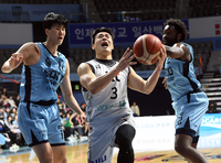 [포토]KT 정성우, 과감한 돌파