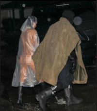 칸예 웨스트 아내, ‘탱탱 애플힙’ 드러낸 누드 우비…누리꾼 “그녀를 구해야해” [할리웃톡]