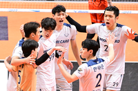 ‘마테이 빠진’ 우리카드, OK 꺾고 3연승…‘블로킹 14개’ 현대건설은 GS 3-1 완파 (종합)