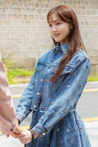 이성경, 박형식 前 썸녀로 특별출연!…박신혜 질투 유발한다(‘닥터슬럼프’)